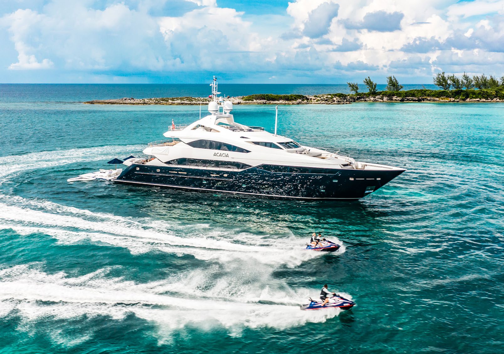 Make This Christmas Unforgettable Aboard ACACIA – A Luxury Yacht Charter in the Bahamas