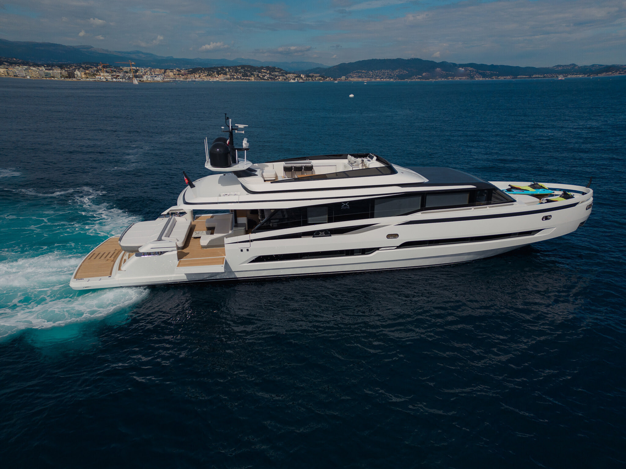 Discover the Bahamas with Luxury Yacht Charter Mini K2