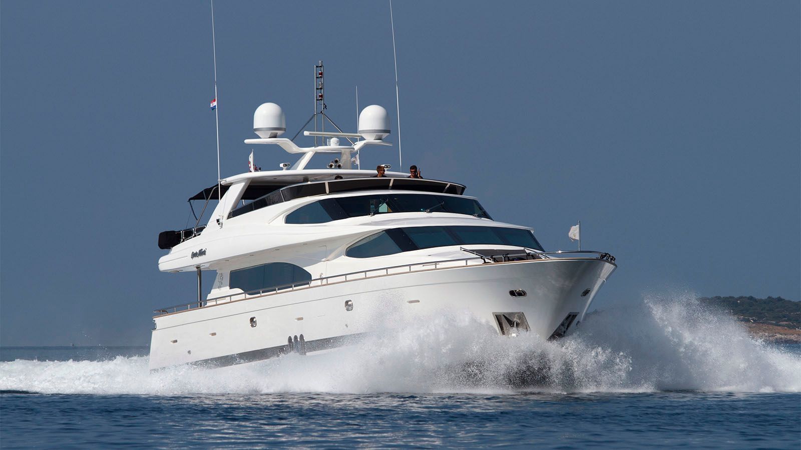 Charter CONTE ALBERTI: A Luxurious Horizon 90 Adventure in the Eastern Mediterranean