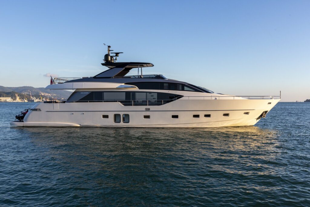 Rare Chances to Experience QUEEN MARTINA: Your Luxury Voyage on the Amalfi Coast with Yacht Cloud