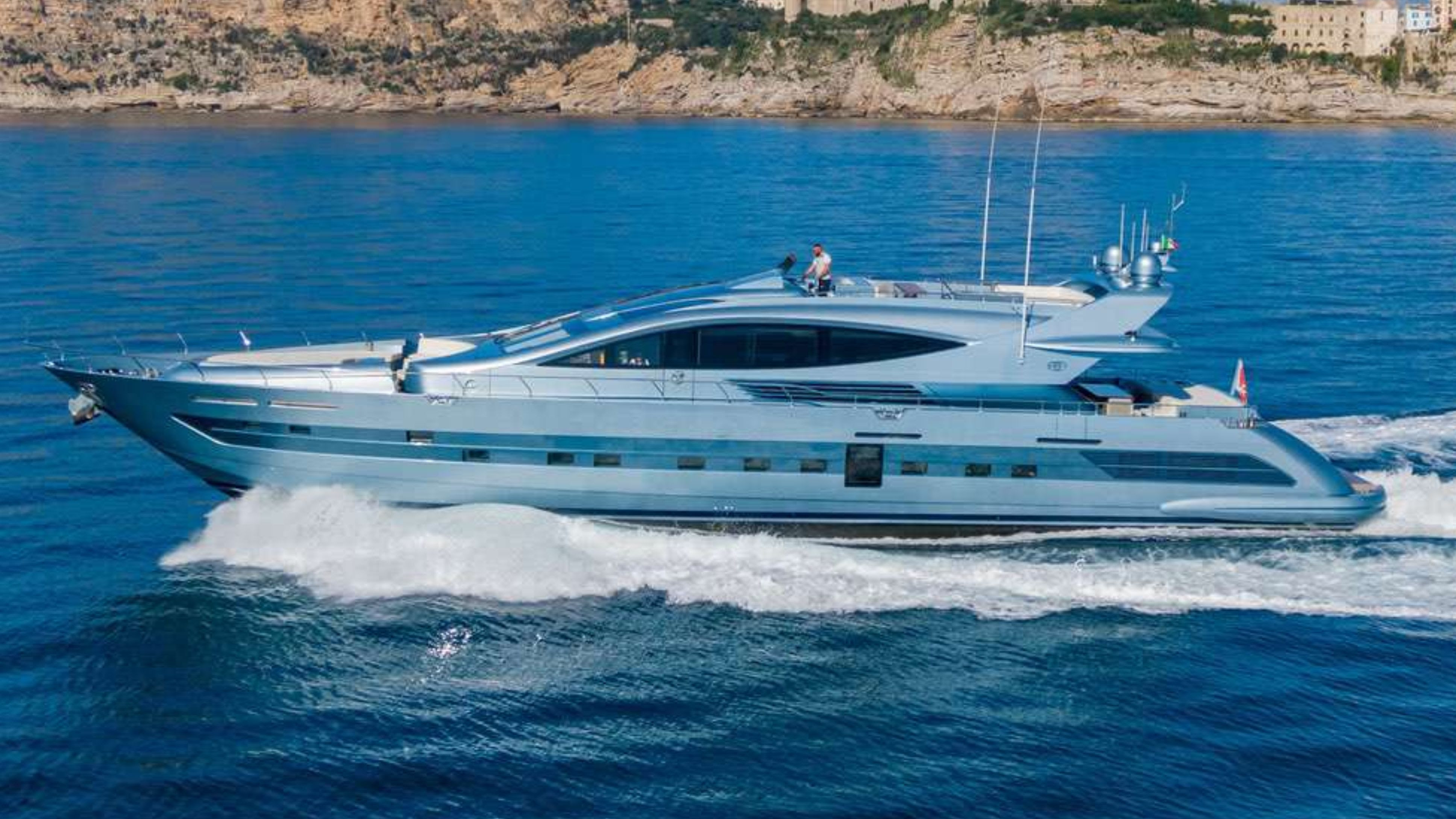 Charter 55 FIFTYFIVE: Exclusive Discounts for May & June on a Luxury Yacht in Italy