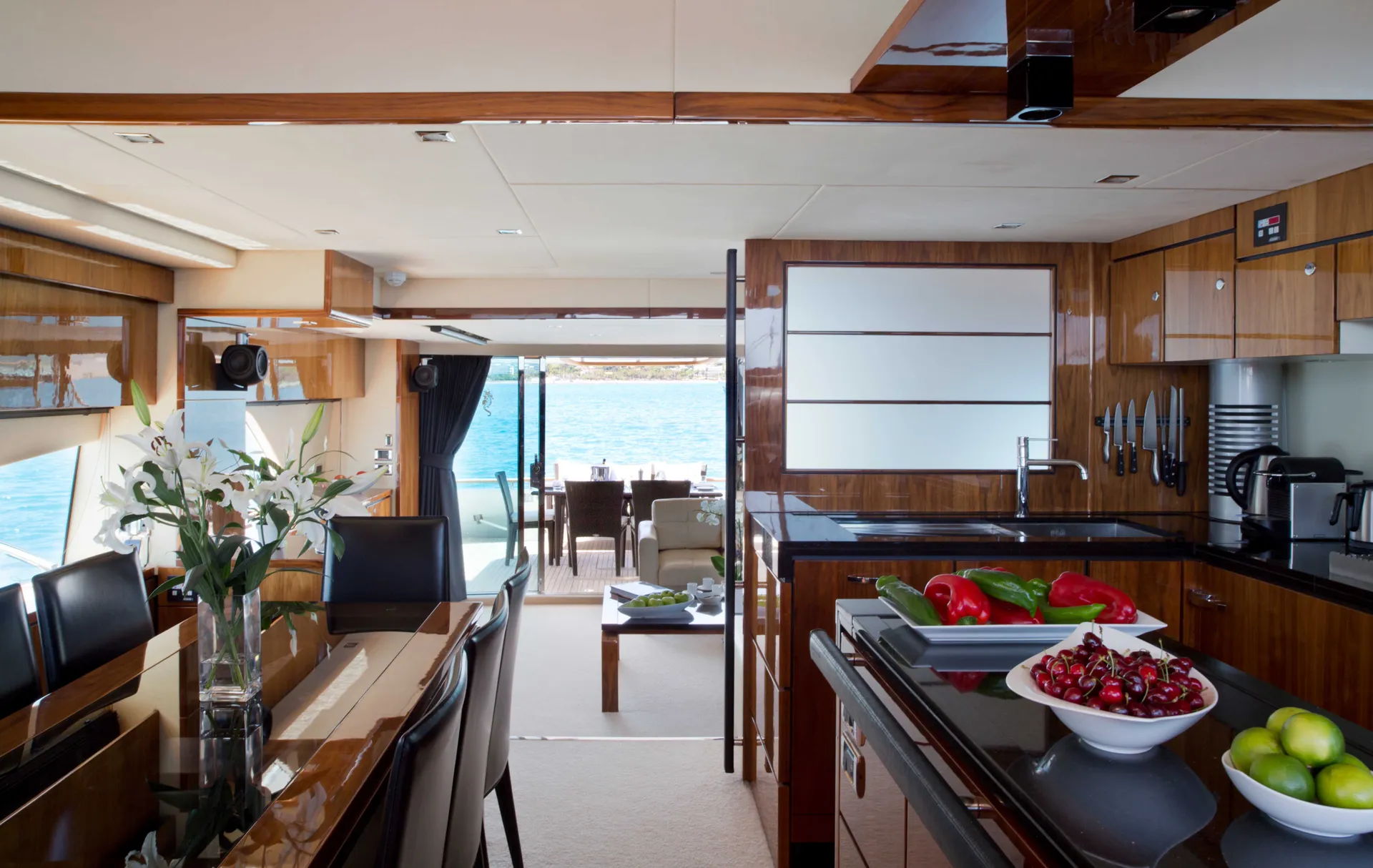 Charter D5: A Luxurious Escape During MIPIM with Yacht Cloud
