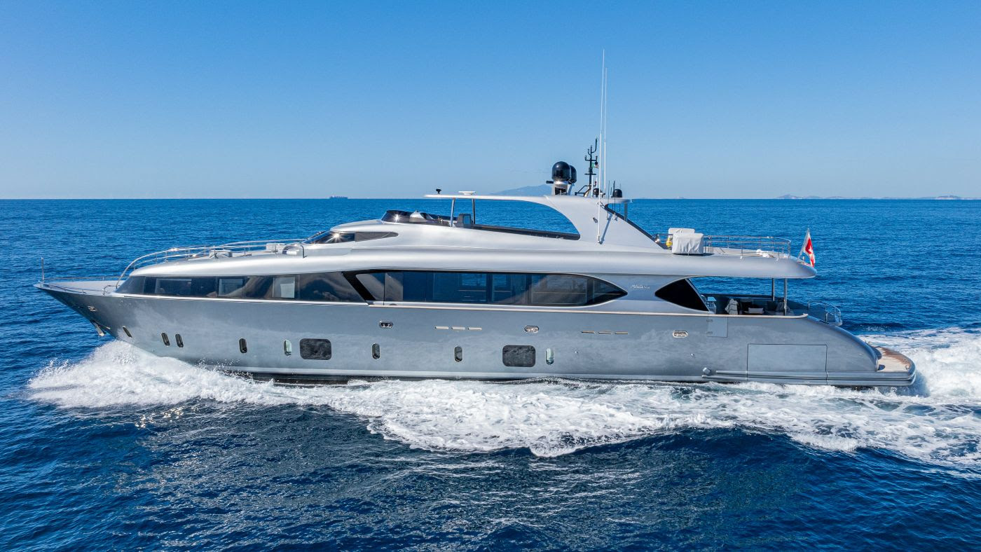 Experience Luxury Yacht Charter on the Amalfi Coast Aboard SANDS