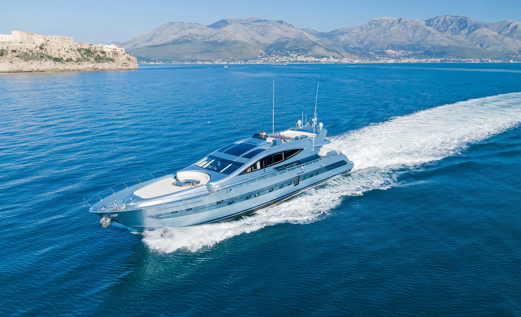 Luxury Yacht Charter: Discover the Elegance of the 55 FIFTYFIVE Cerri 102 with Exclusive Discounts