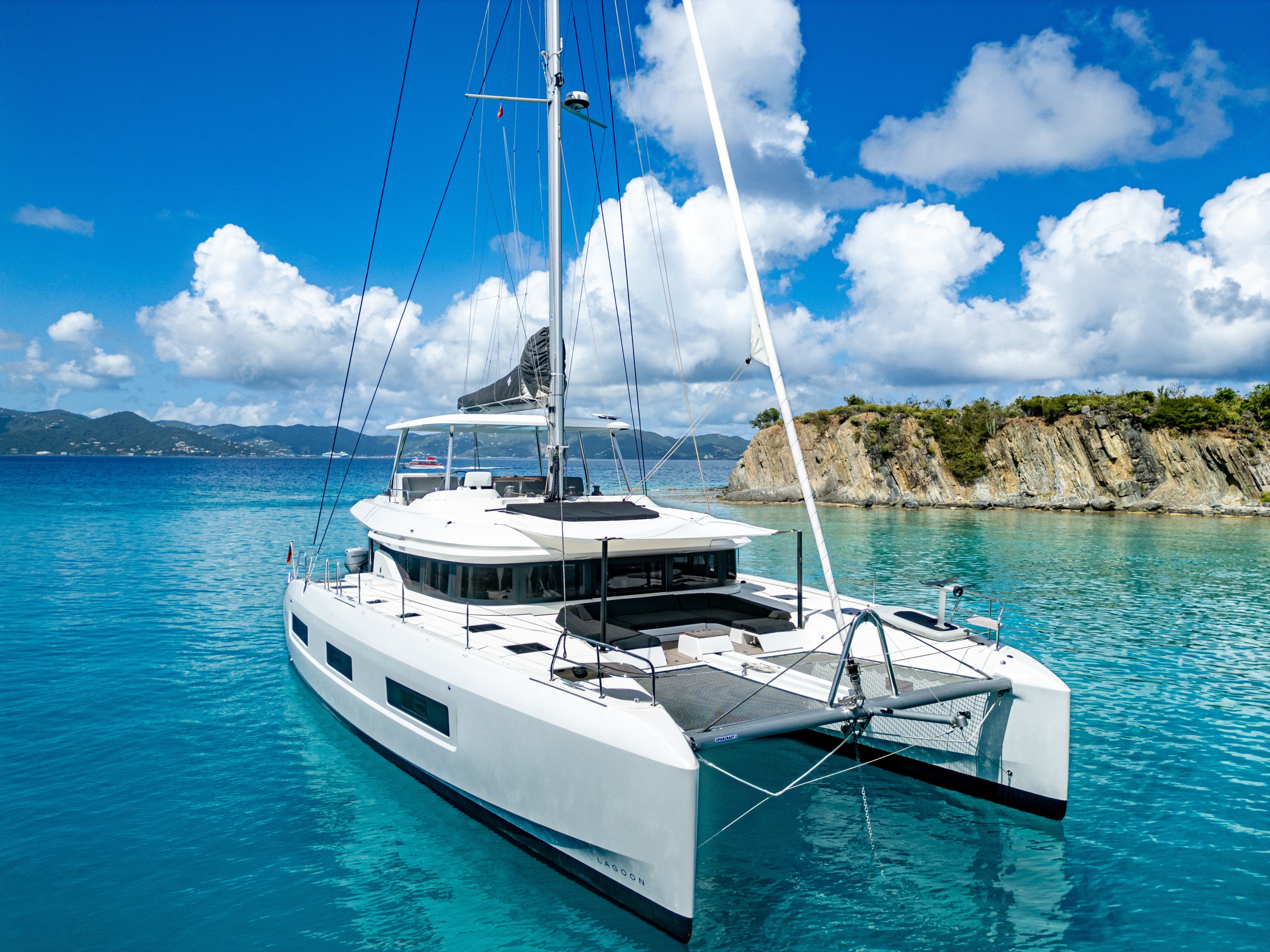 Explore Luxury Yacht Charters on the New Lagoon 55 Catamaran S/Y VALINOR in Greece & the Caribbean