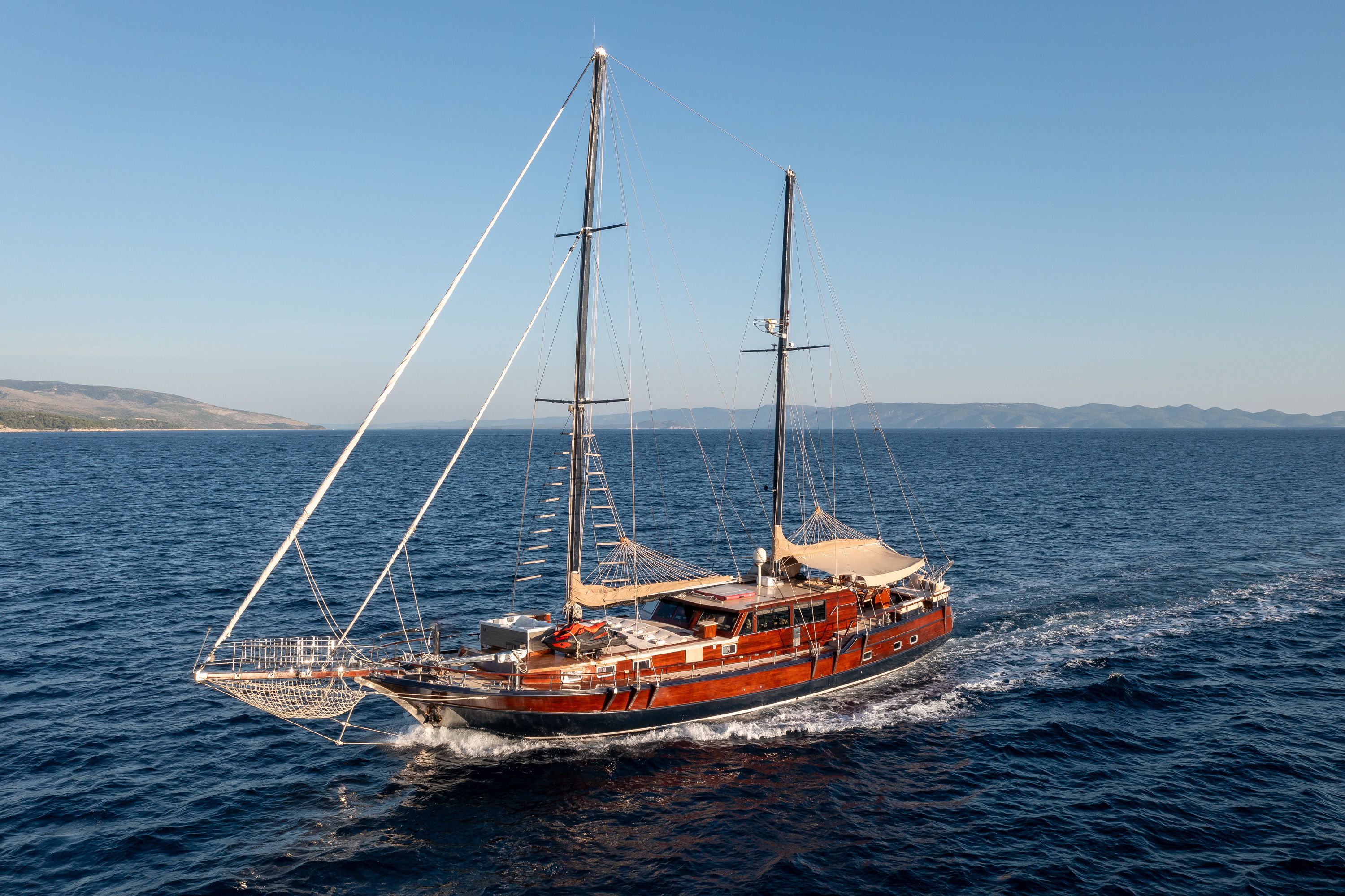 Luxury Gulet Pacha: the 28-meter Mahogany Marvel