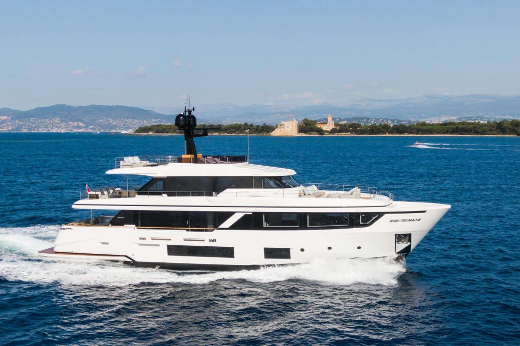 Charter M/Y Mrs L for Summer 2025: Discover Greece Aboard a Luxury Yacht