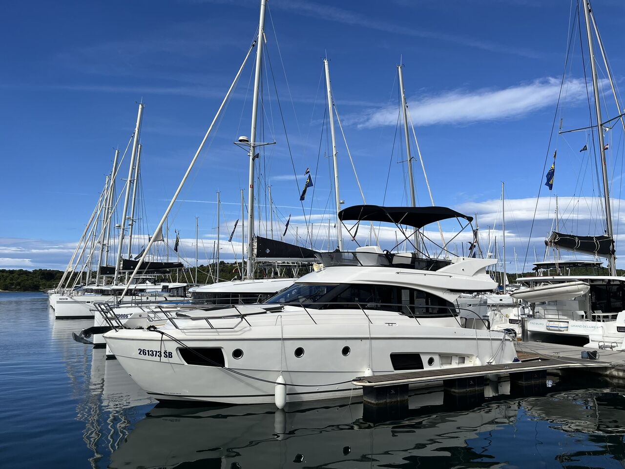 Special Offer: Luxury Charter with Bavaria 420 Fly in Dalmatia