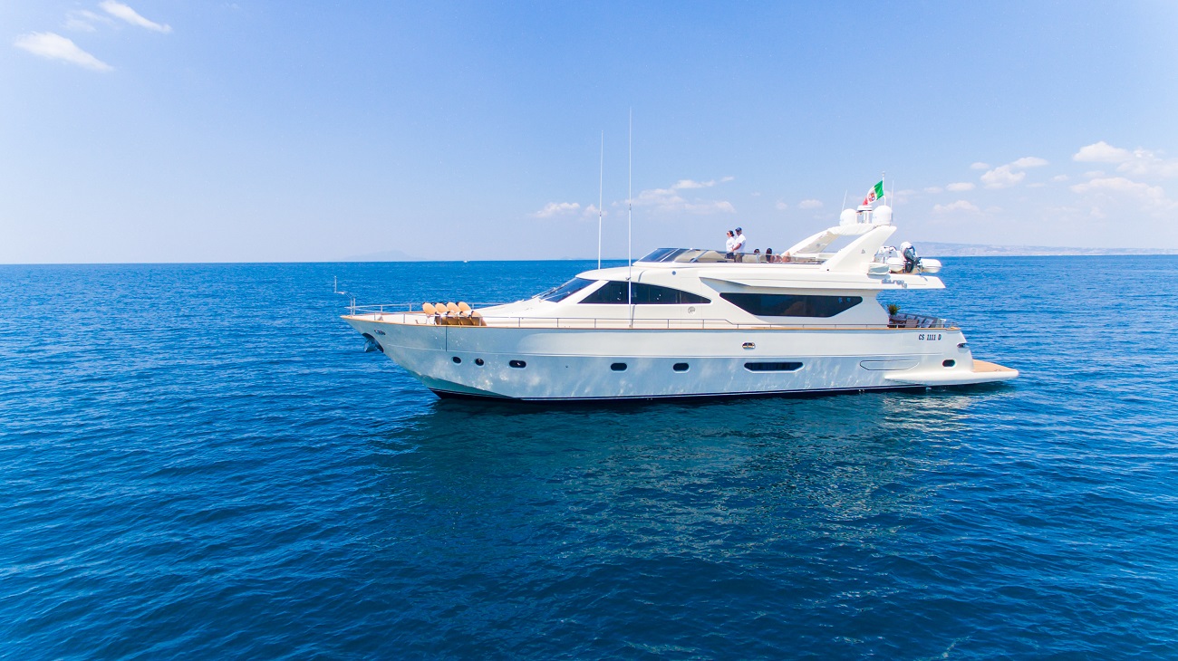  Charter Riviera: A Luxurious Escape Along the Amalfi Coast with Yacht Cloud