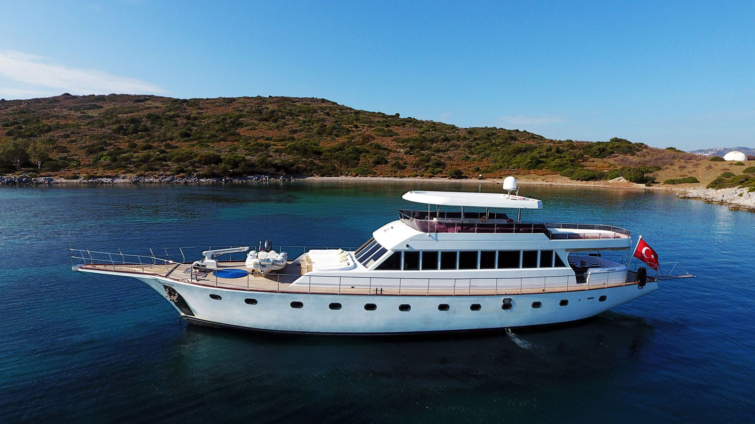 Step Aboard CANEREN: A Masterpiece of Luxury Sailing