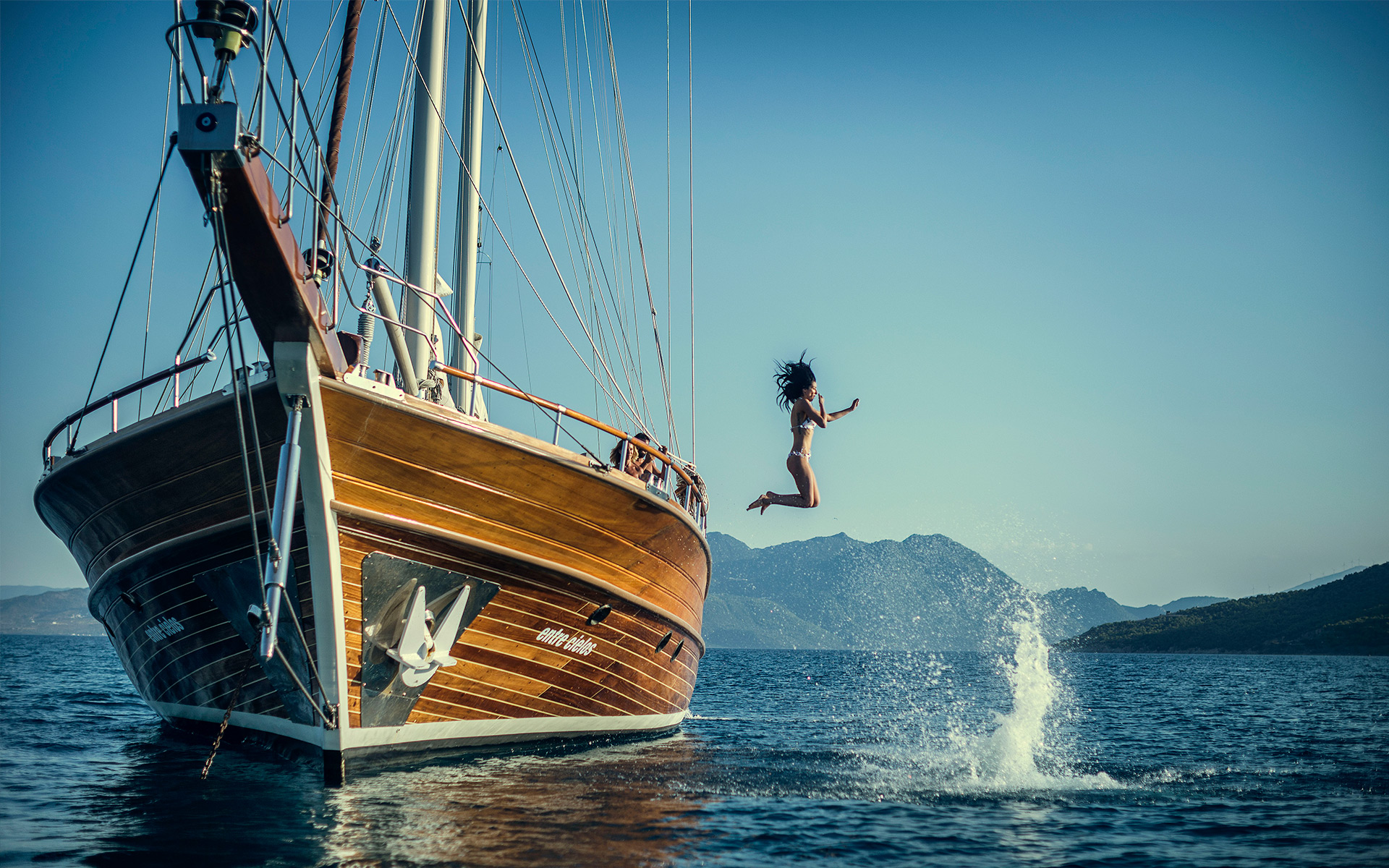 Discover Luxury Sailing on Entre Cielos