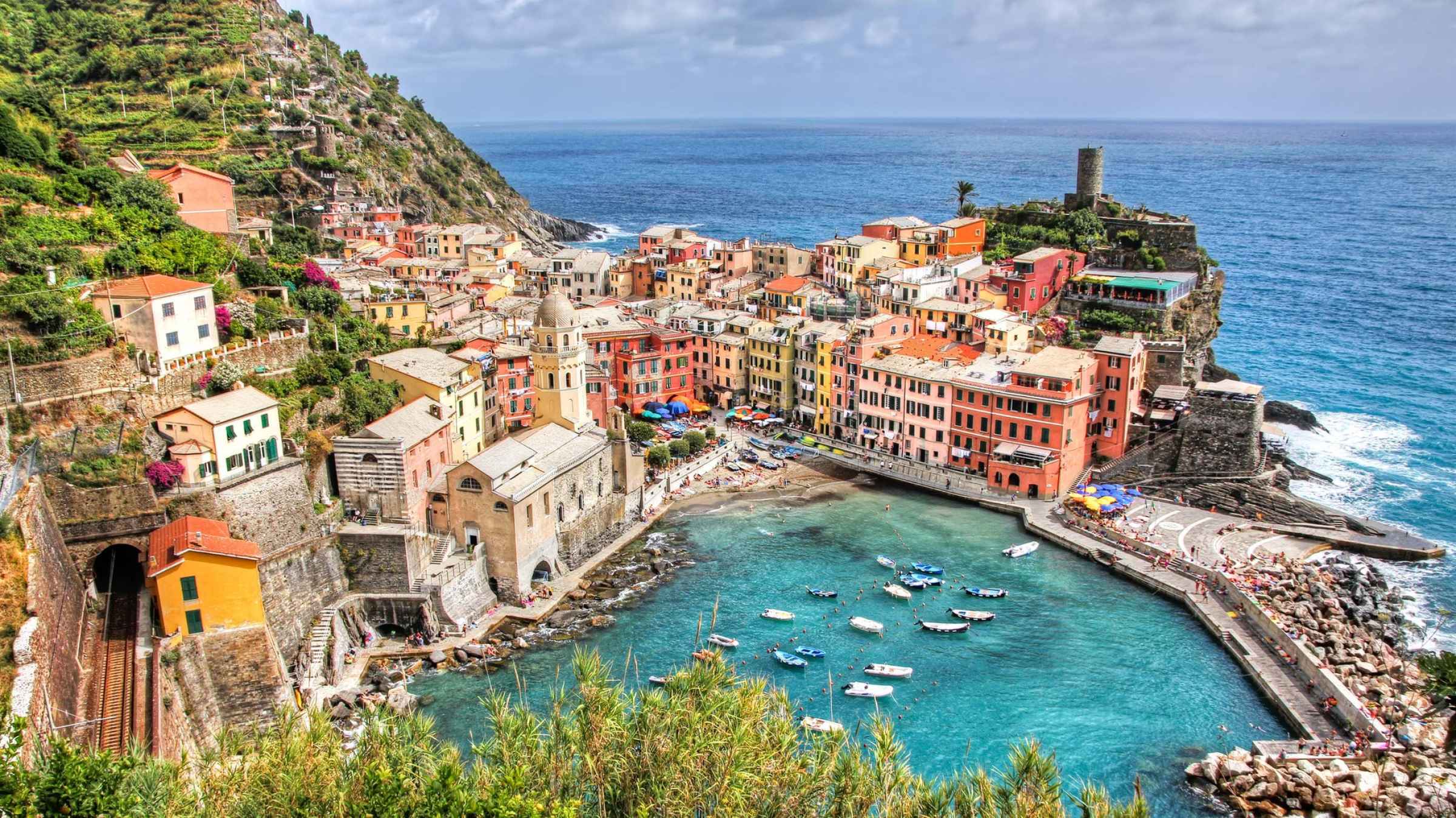 Explore the Mediterranean in Style: Luxury Yacht Charter in Italy