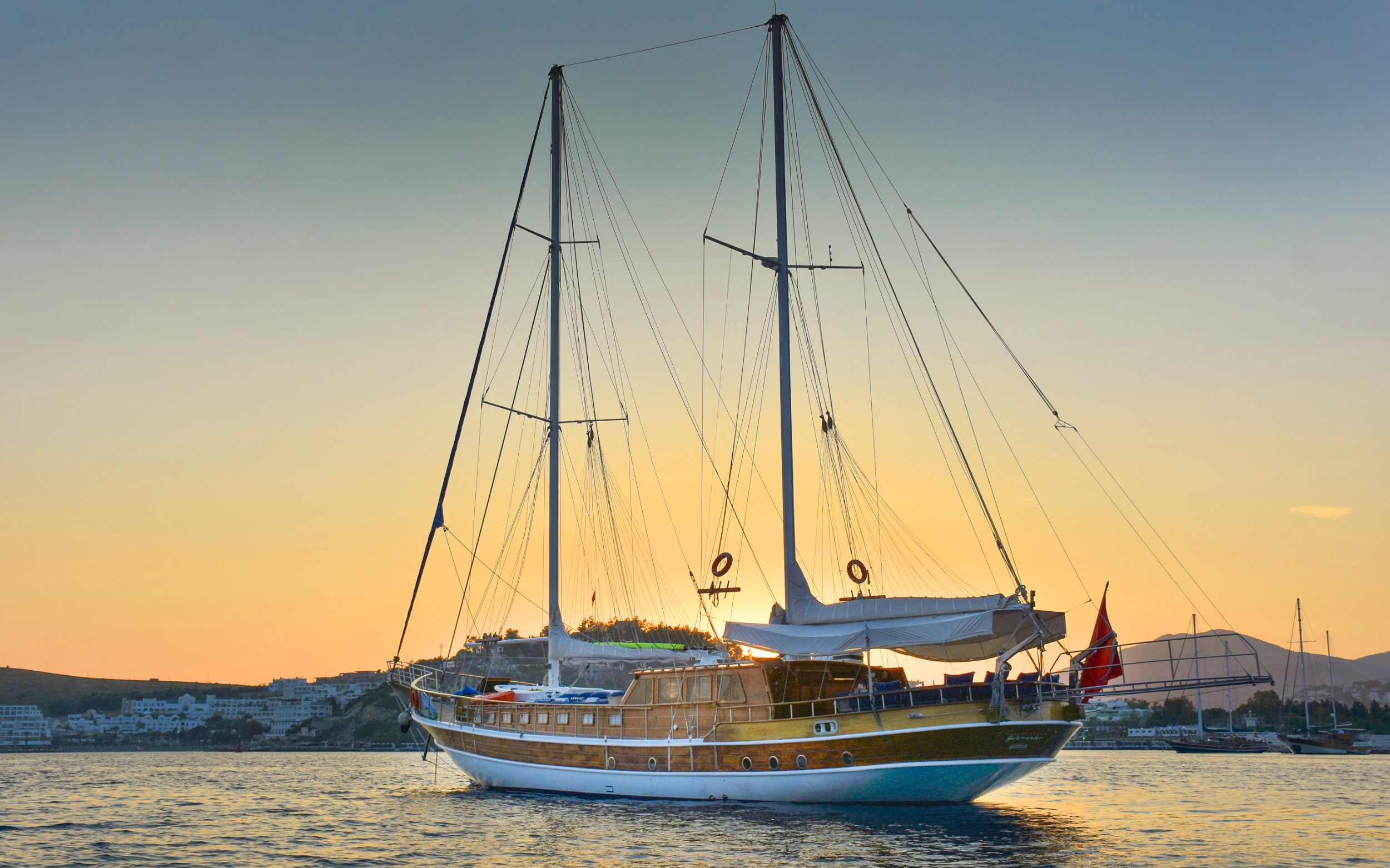 Loyalty That Pays: Earn Credits with Every Yacht Cloud Journey