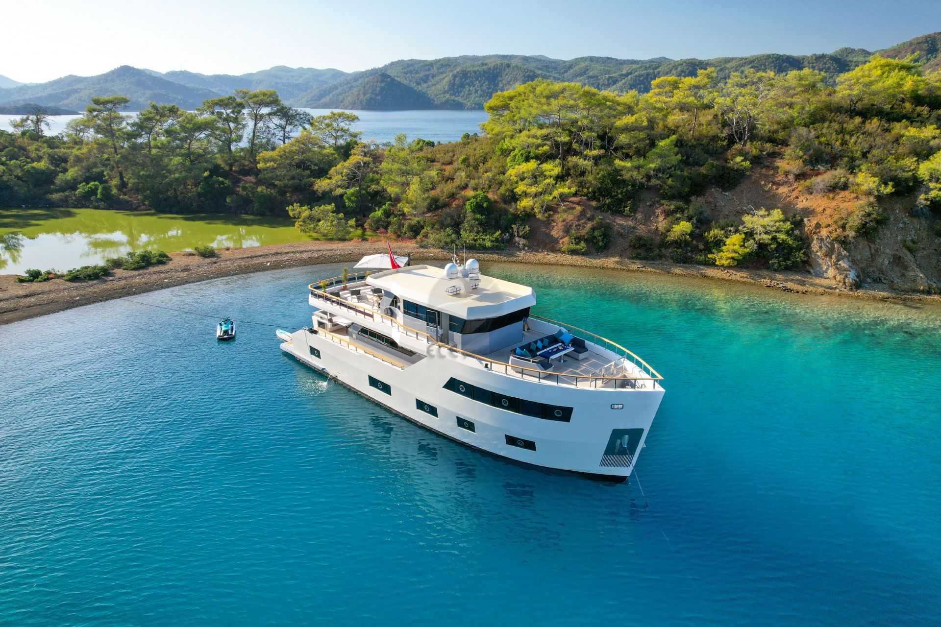Experience Luxury on the Waves with Trawler Çinar Yildizi: Exclusive Charter Opportunity
