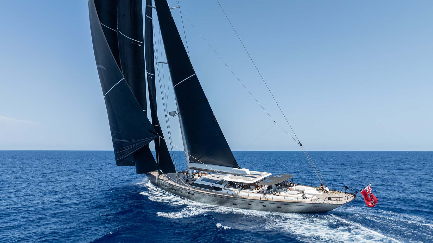 Experience the Majestic Ravenger with Yacht Cloud: Unforgettable Mediterranean and Caribbean Luxury