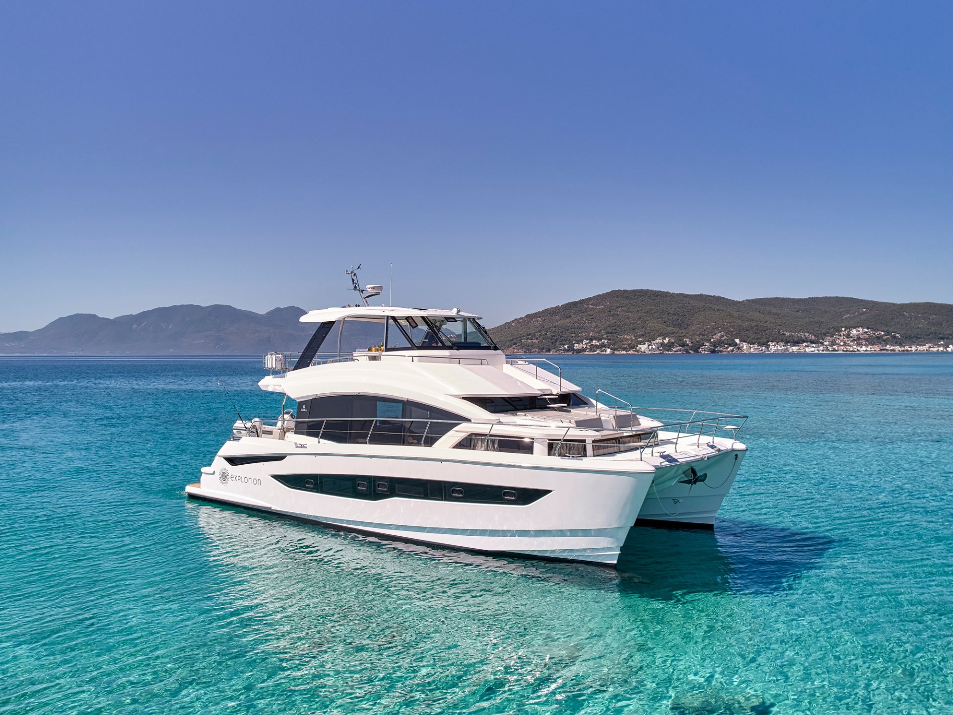 5% Discount Offer on Explorion Power Catamaran