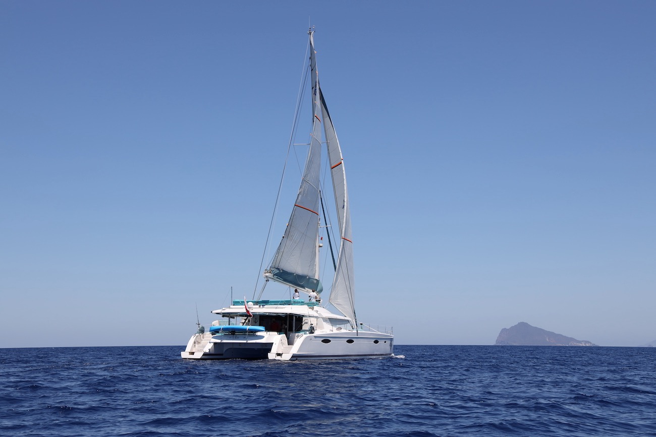Christmas Aboard the Luxurious LIR: A Caribbean Adventure Awaits with Yacht Cloud