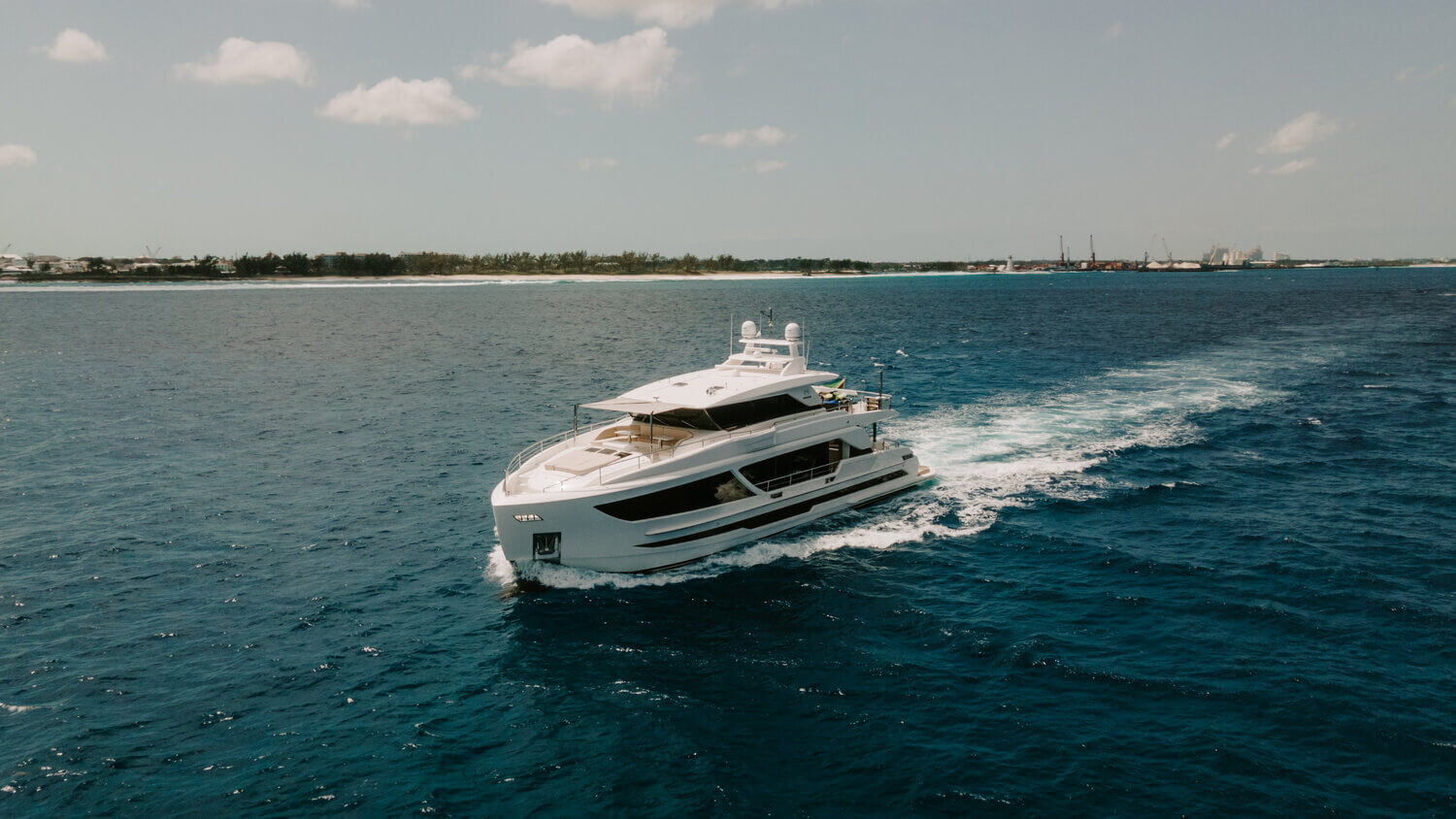 motor yacht aqua life