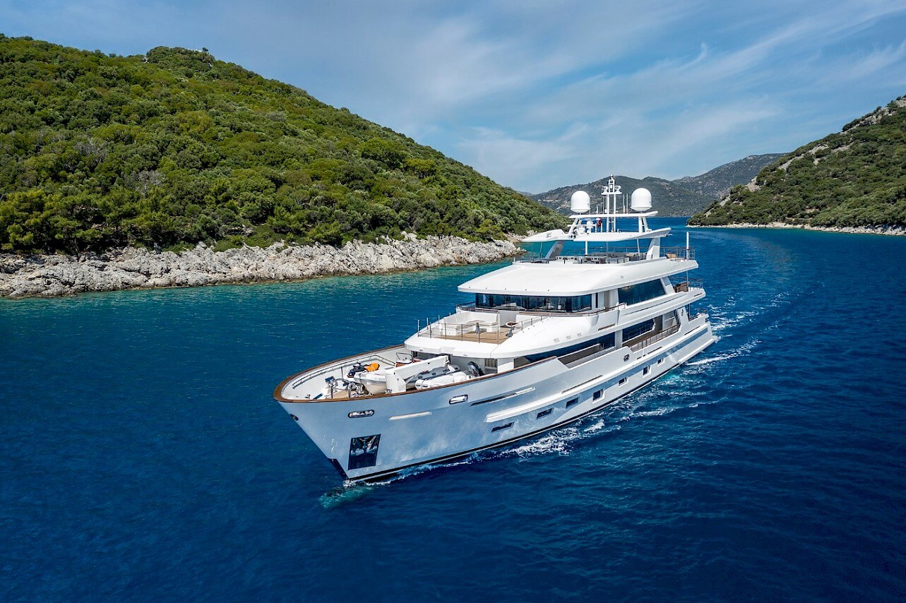 yacht sunrise proprietario